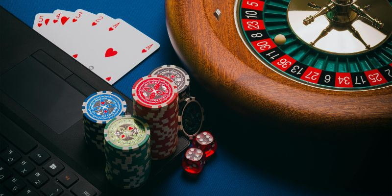Những yếu tố cần xem xét trong cách chọn bàn poker tốt tại DEBET