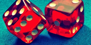 So sánh các phương pháp chơi lắc tài xỉu tại DEBET